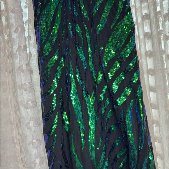 Vibrant Sequin One-Shoulder Dress - Picture 7 of 12